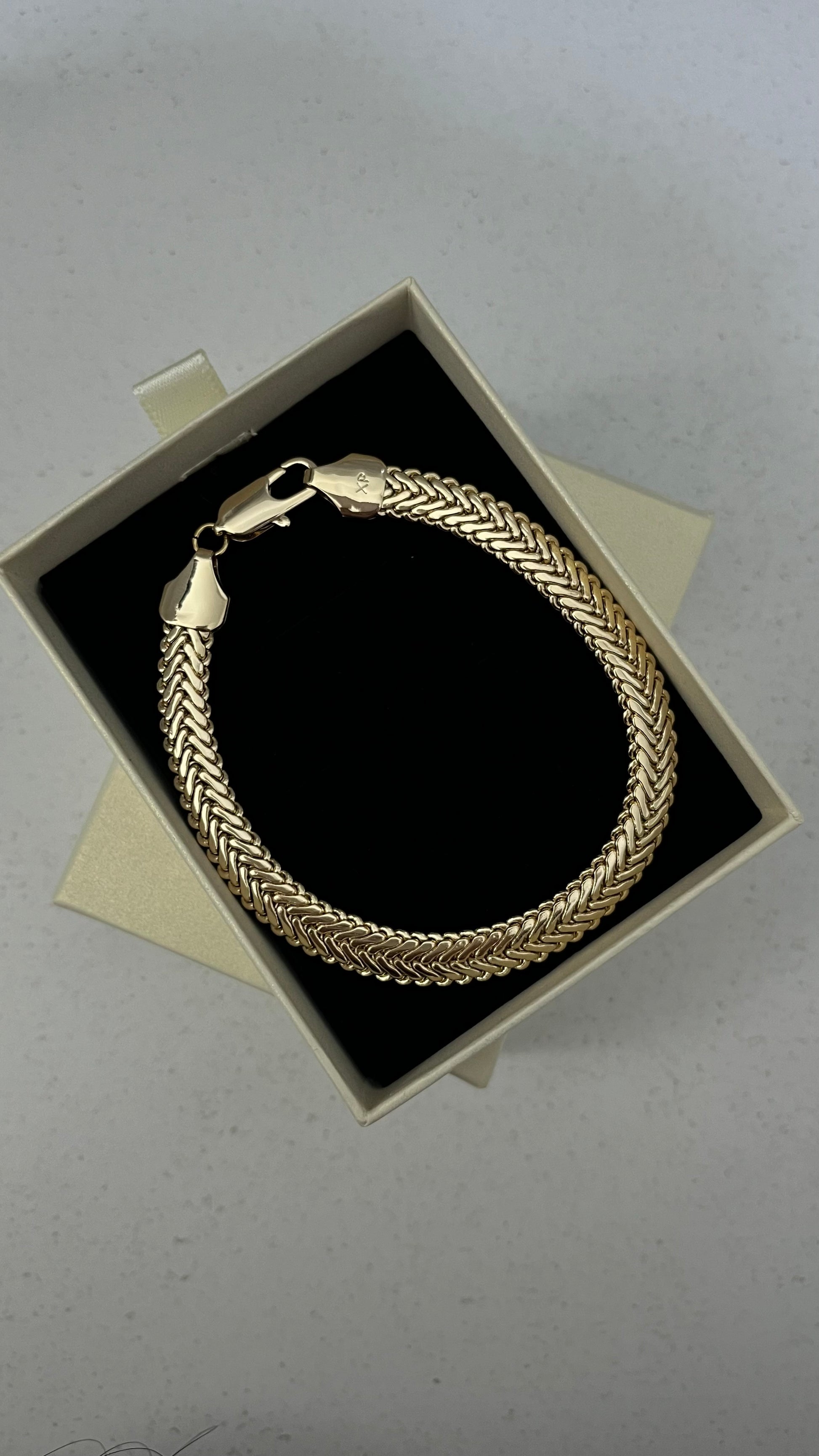 Pulso serpiente elegante